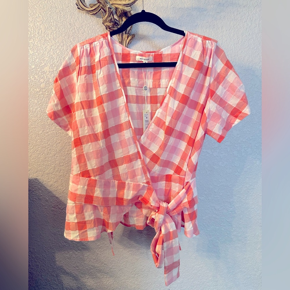 ✨Max Studio Wrap Top✨